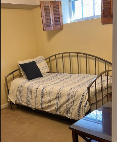 listing photo 1/3